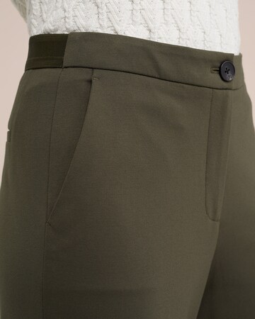 WE Fashion Regular Trousers with creases in Green