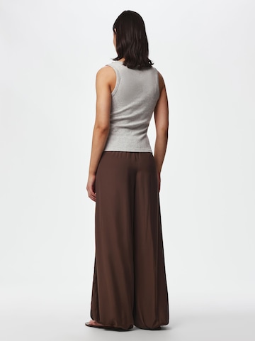 Wide Leg Pantalon 'PCJilia' PIECES en marron
