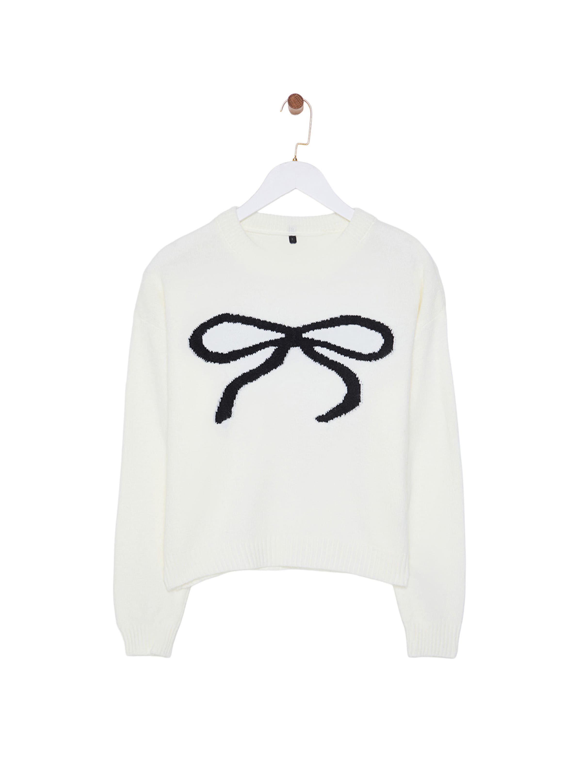 Trendyol Sweater in Beige: front