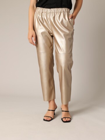 Regular Pantalon 'Sajama' Deeluxe en or : devant