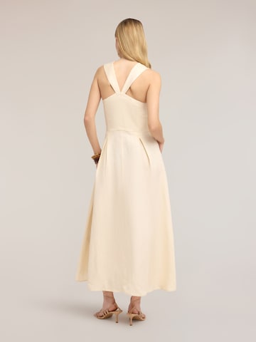 Robe MOTIVI en beige
