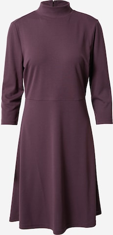 QS - Vestido em roxo: frente