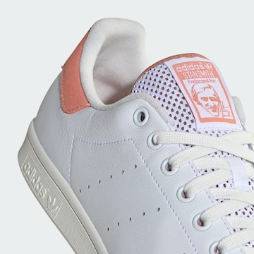 Baskets basses ADIDAS ORIGINALS en blanc