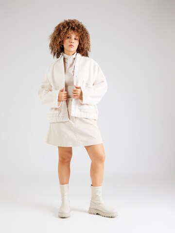Giacca di mezza stagione 'PCJENNY' di PIECES Curve in beige