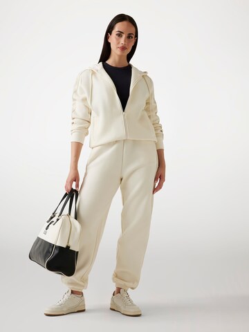 GUESS Tapered Hose in Weiß