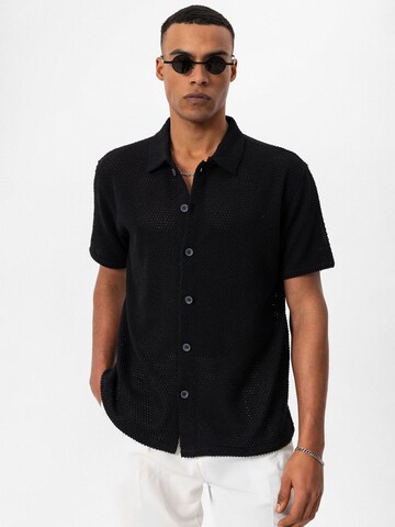 juoda Antioch Patogus modelis Marškiniai