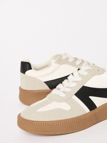 Friends Like These Низкие кроссовки в Серый