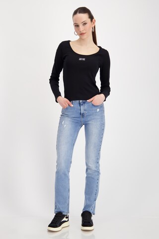 monari Shirt in Schwarz