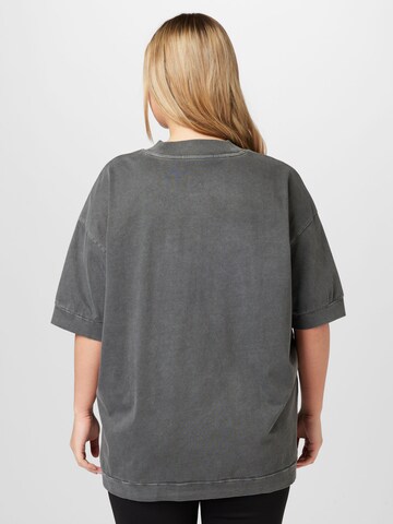 Calvin Klein Jeans Curve T-shirt i grå