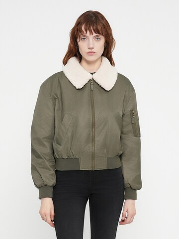 ONLY Between-Season Jacket 'ONLSuri' in Green: front