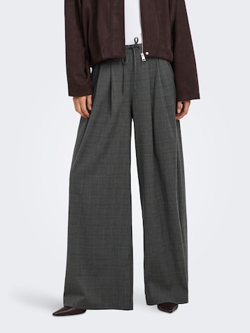 ONLY - Pierna ancha Pantalón plisado 'ONLenia' en gris