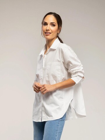 Tantra - Camiseta 'Camisa básica con apertura atras y bolsillo' en blanco
