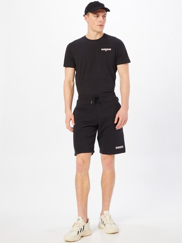 NAPAPIJRI Regular Shorts 'BOX' in Schwarz