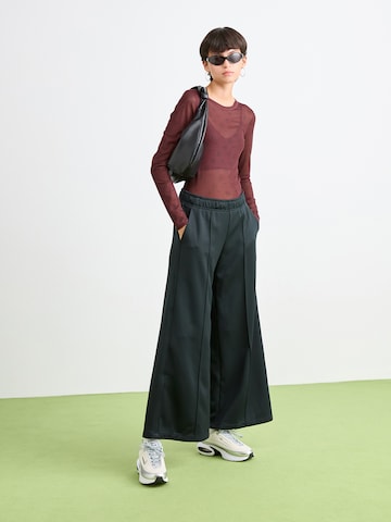 Nike Sportswear Широкий Штаны в Черный