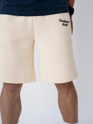 Regular Pantalon ' Apres ' Toujours Actif en blanc