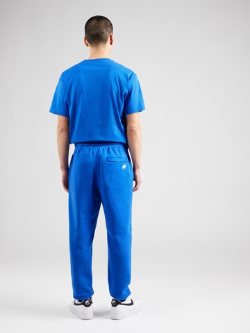 Tapered Pantaloni 'CLUB' di Nike Sportswear in blu