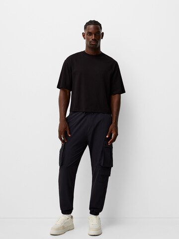 Bershka Tapered Cargobyxa i svart