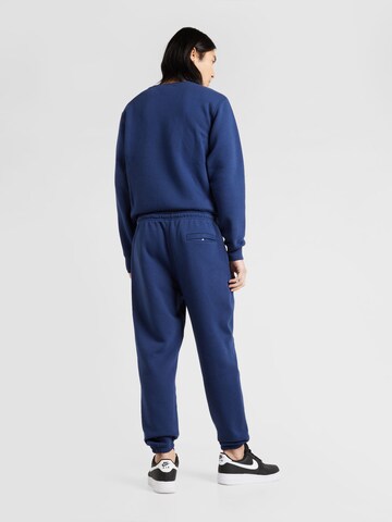 Effilé Pantalon 'CLUB' Nike Sportswear en bleu