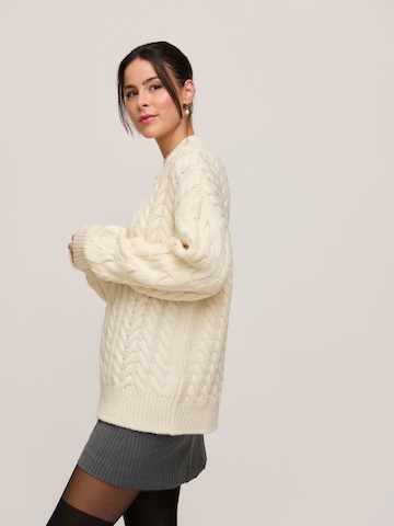 A LOT LESS - Pullover 'Diana' em branco