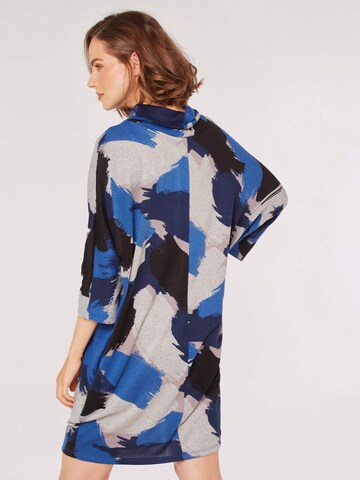 Robe Apricot en bleu