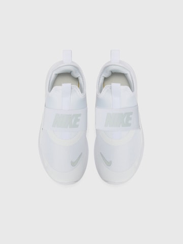 NIKE Спортни обувки 'FLEX RUNNER 4' в бяло