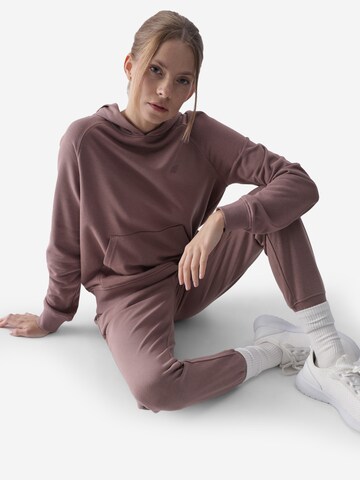 4F Urheilullinen collegepaita värissä beige