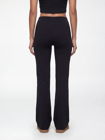 V!BE STUD!OS Расклешенный Леггинсы в Черный