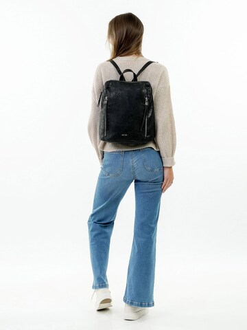 Suri Frey Backpack ' SFY Suzy ' in Black: front