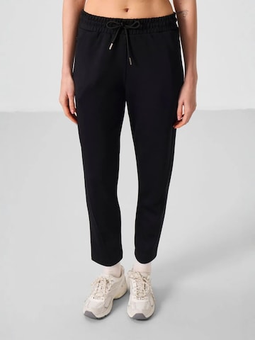 Tommy Life Pants in Black: front