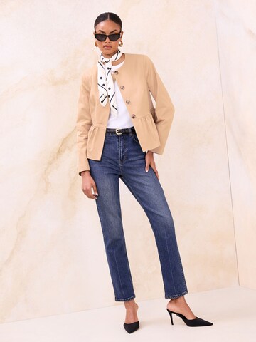 Lipsy Välikausitakki värissä beige