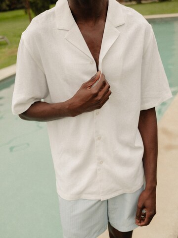 DAN FOX APPAREL - Ajuste regular Camisa 'Ryan' en blanco