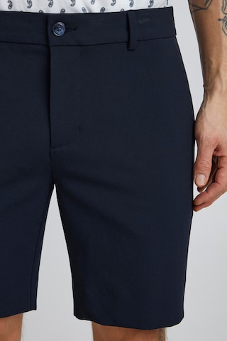 Coupe slim Pantalon Casual Friday en bleu