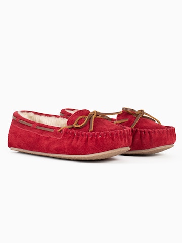 Minnetonka - Pantufa 'Cally' em vermelho