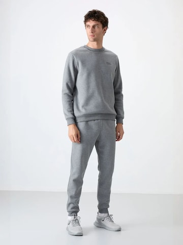 Tommy Life Joggingpak in Grijs