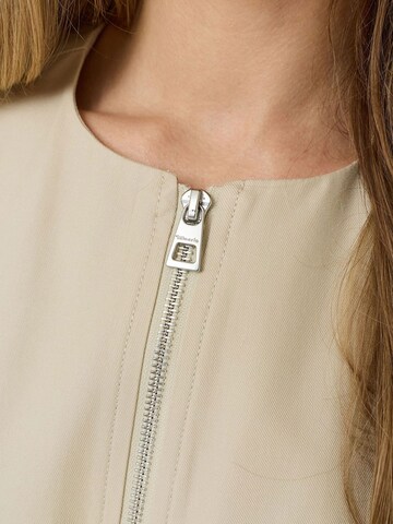 Tamaris Vest in Beige
