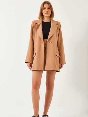 Completo pantalone di Bianco Lucci in marrone: frontale