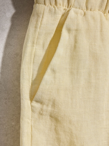 Next - Loosefit Pantalón en amarillo