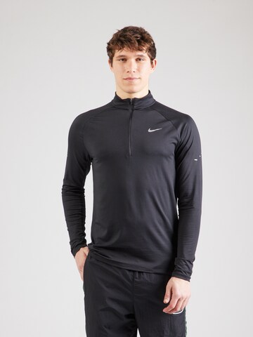 NIKE Функциональная футболка 'STRIDE' в Черный: спереди