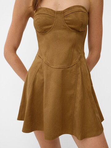 Rochie de la Bershka pe bej