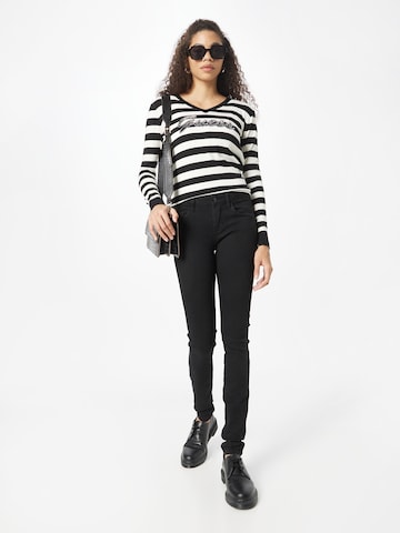 GUESS Skinny Jeans 'Annette' in Schwarz