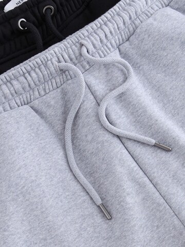 Tapered Pantaloni di Next in grigio