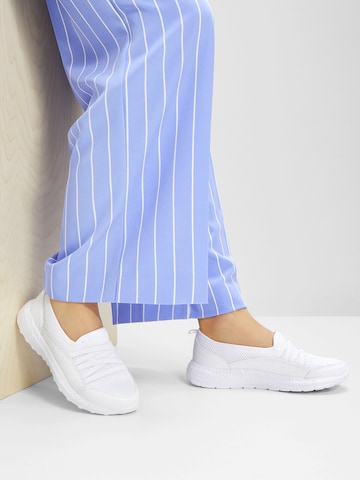 bonprix Sneakers laag in Wit: voorkant