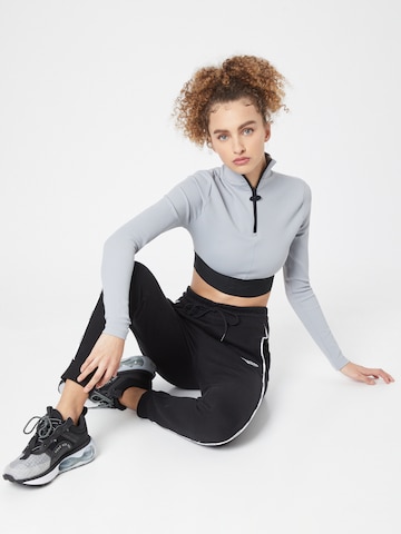 Reebok Тениска в сиво