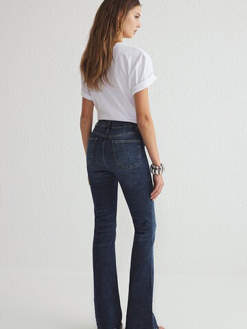 Evazați Jeans de la Trendyol pe albastru