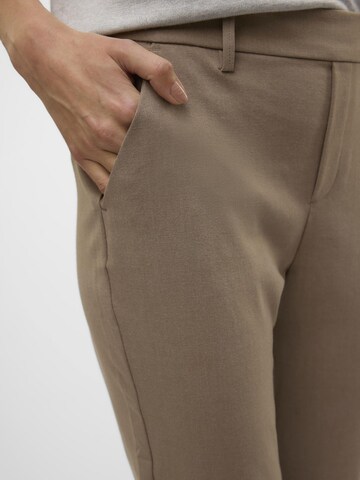 Slimfit Pantaloni di VERO MODA in beige