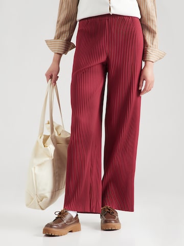 YAS Loose fit Trousers 'YASALISA' in Red: front