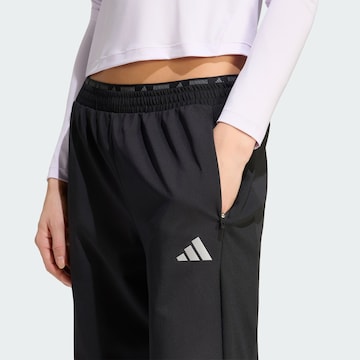 ADIDAS PERFORMANCELoosefit Sportske hlače 'Adi365 Running Essentials' - crna boja