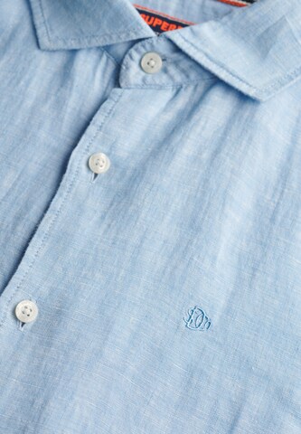 Coupe regular Chemise 'Vacation' Superdry en bleu