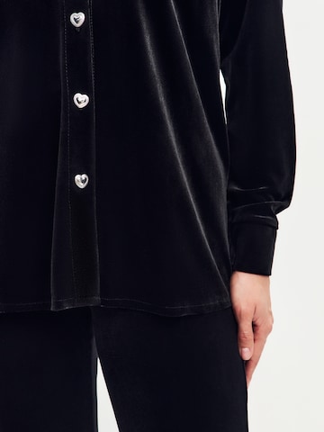 Serena Silueta Blouse 'Velvet Shirt' in Zwart