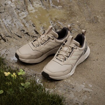 ADIDAS TERREX - Zapatos bajos 'Tracefinder' en beige